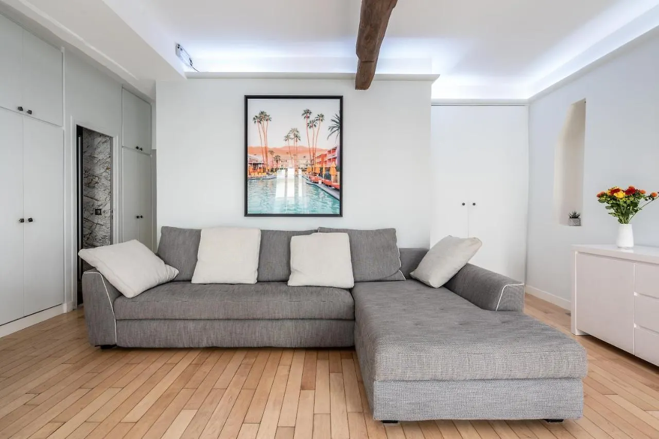 Room In Apartment - Cosy Place In The Hear Of Paryż Francja