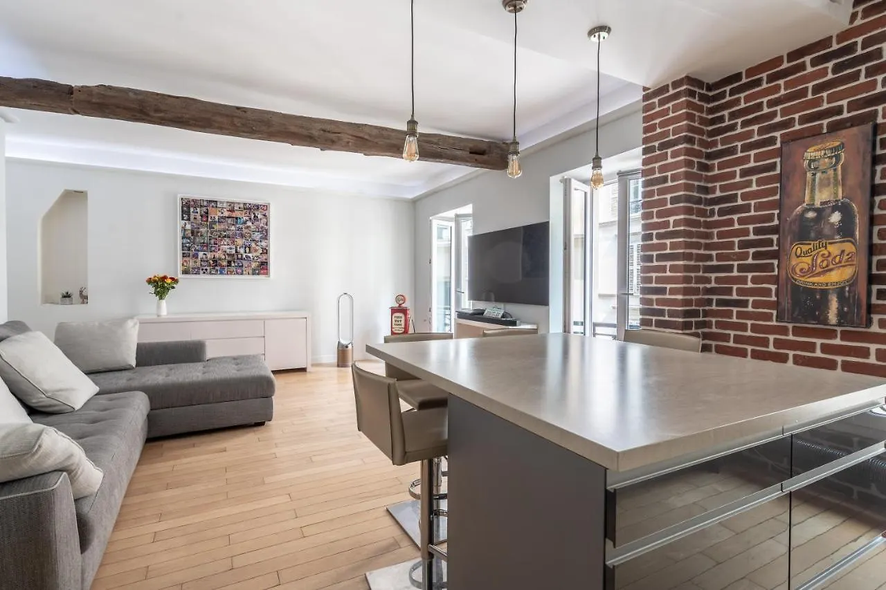 Room In Apartment - Cosy Place In The Hear Of Paryż 0*,  Francja
