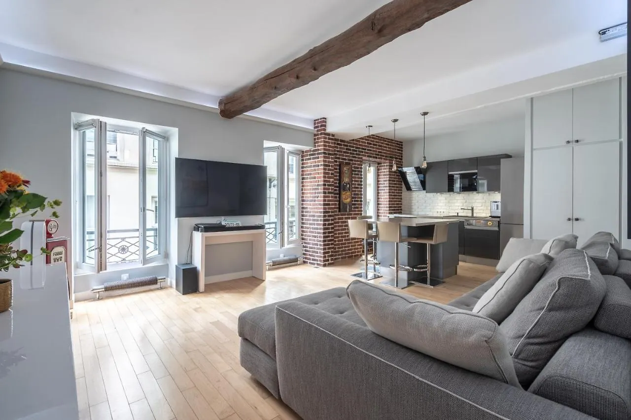 Room In Apartment - Cosy Place In The Hear Of Paryż
