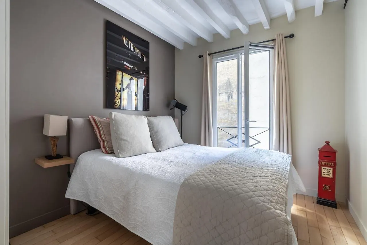 Room In Apartment - Cosy Place In The Hear Of Paryż Pensjonat