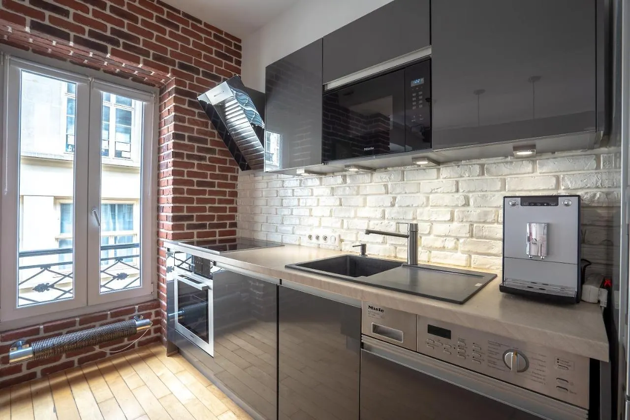 Room In Apartment - Cosy Place In The Hear Of Paryż