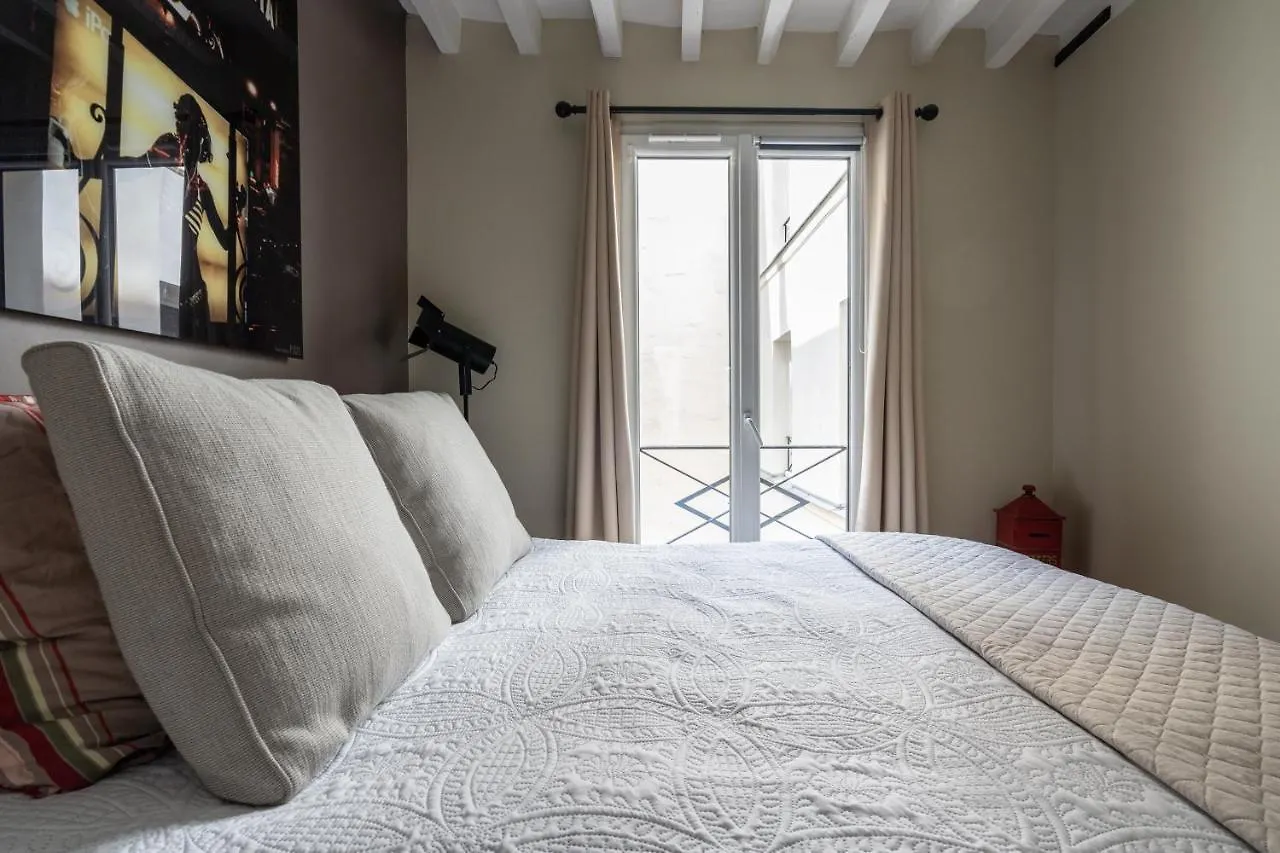 Room In Apartment - Cosy Place In The Hear Of Parigi
