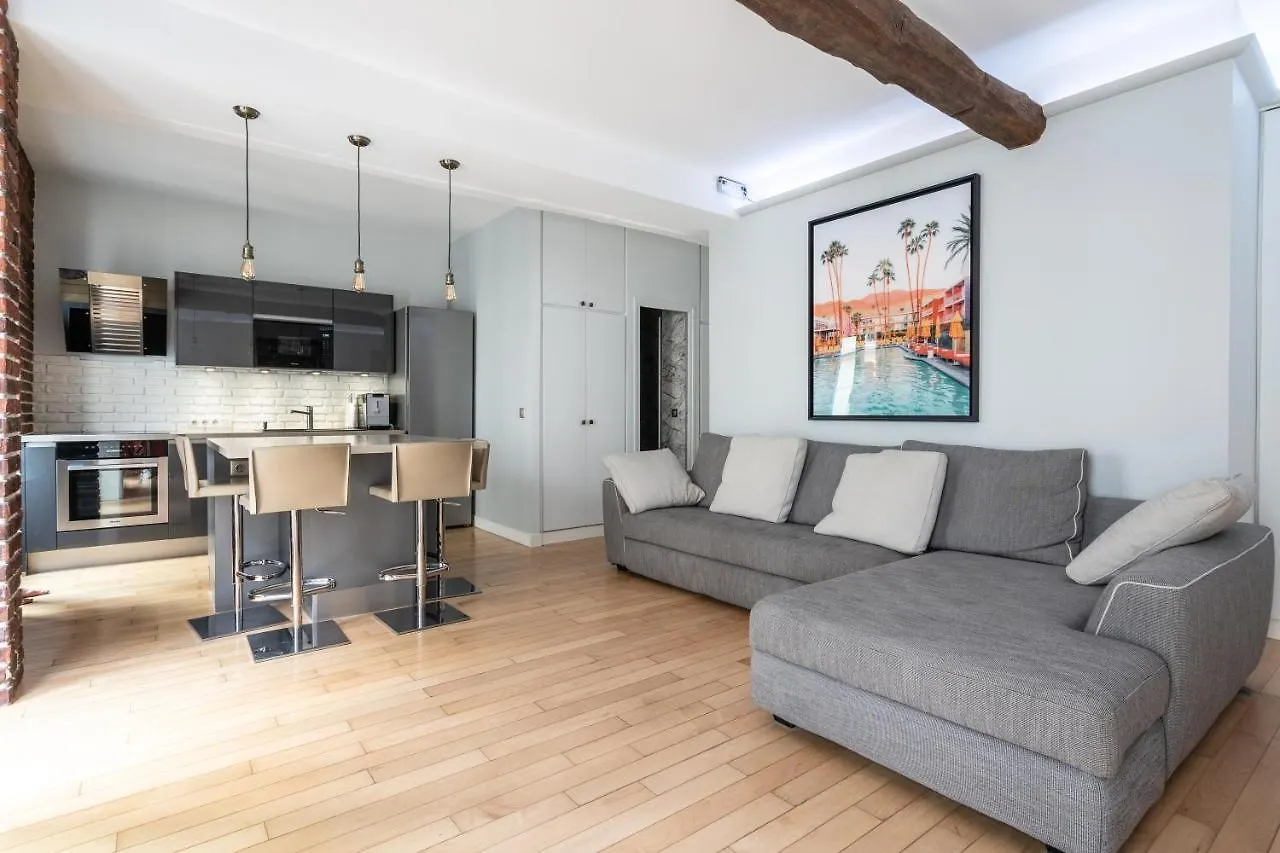 Affittacamere Room In Apartment - Cosy Place In The Hear Of Parigi